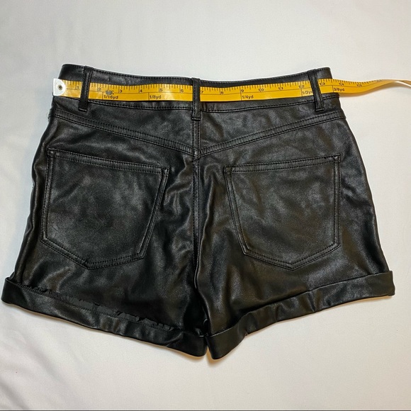 NWT Divided by H&M Faux Leather Cuffed Shorts Size 6 Black - Picture 2 of 6